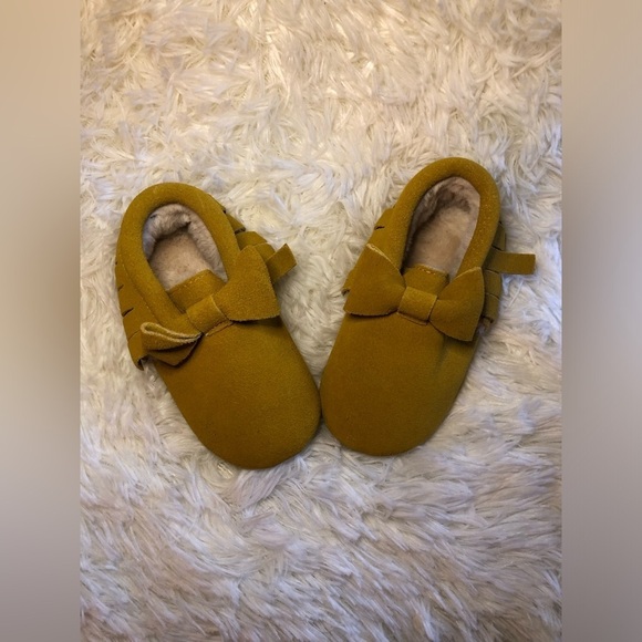 Monkey feet Yellow Bow Kids Shoes - Picture 5 of 16